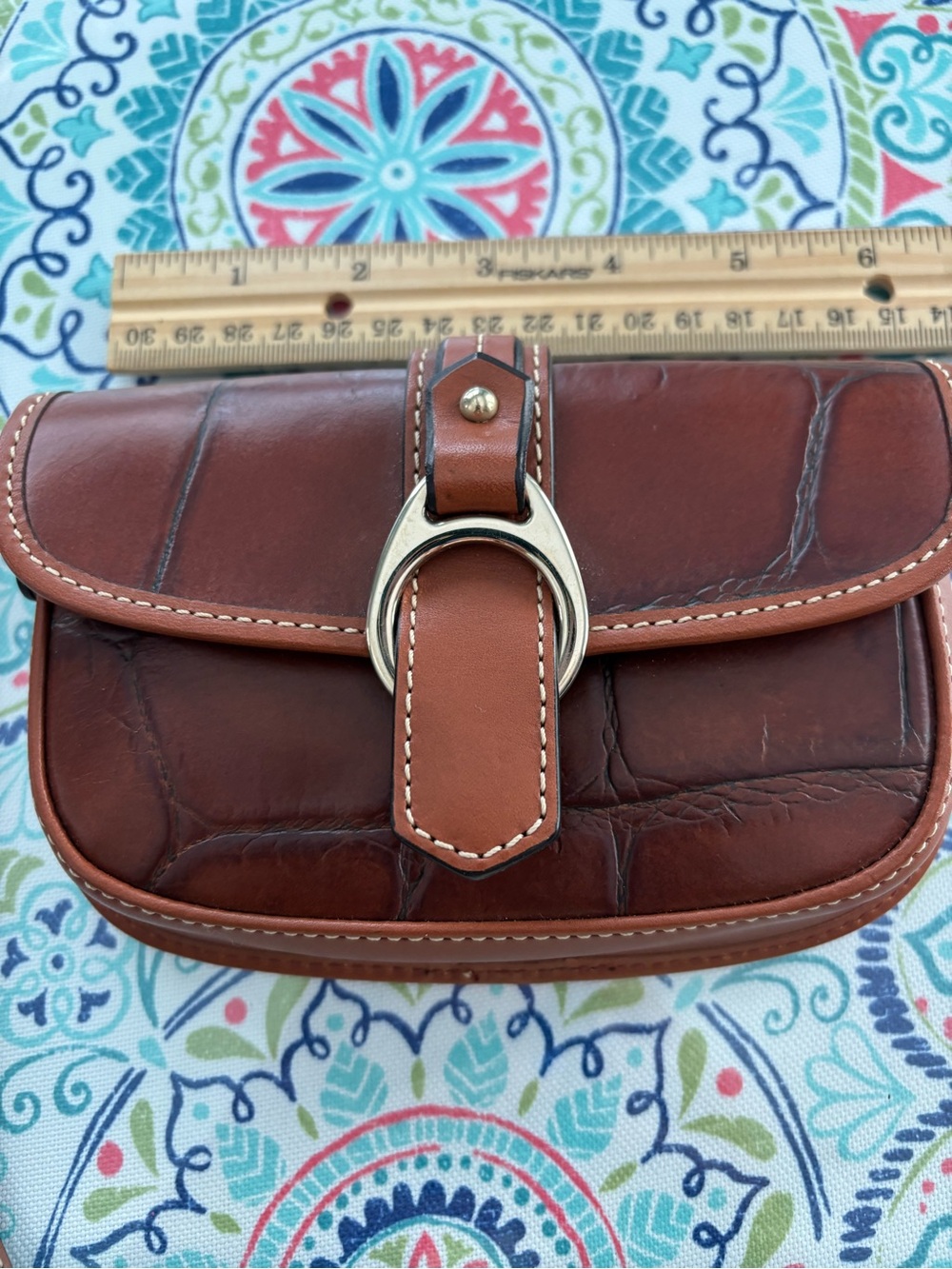 Dooney & Bourke vintage small clutch with wrist strap. - Picture 2 of 7